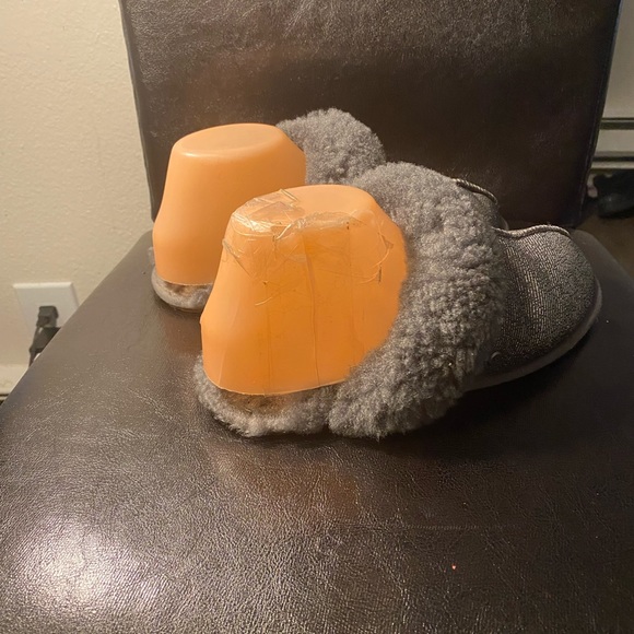 UGG Slippers Size 10 Women’s Gray Silver Fur Sherpa Slides Slippers Size 8 - Picture 8 of 11